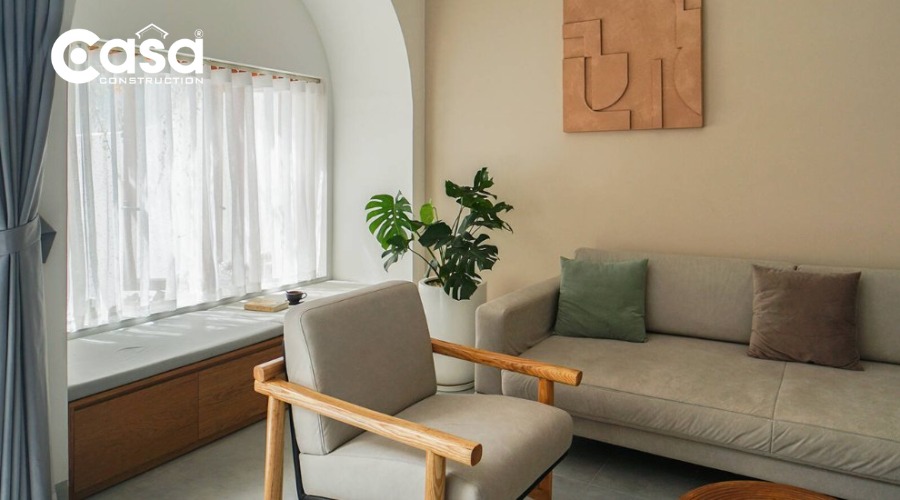 Cây bàng Singapore lá to xanh mướt trồng trong chậu trang trí phòng khách nhà phố hiện đại